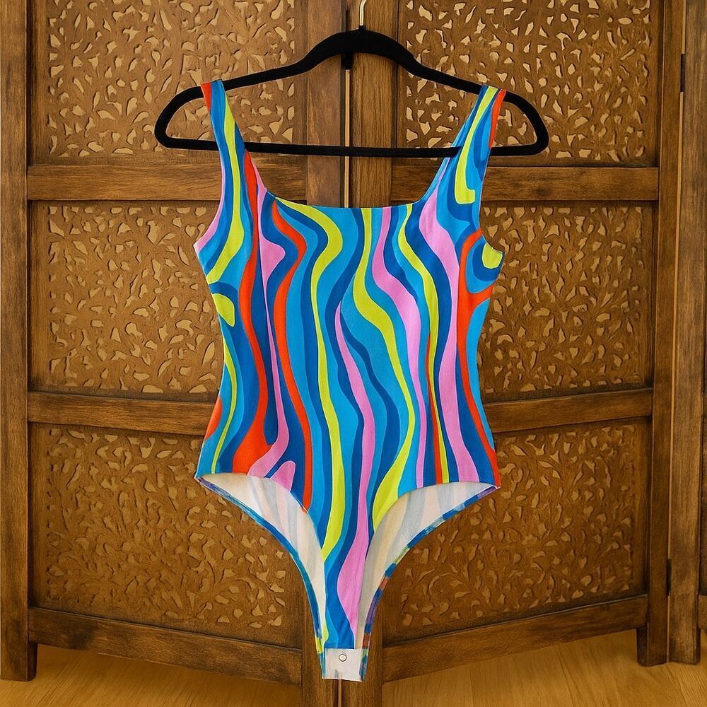 NEW- NWT Le Lis Multicolor Wavy Print Bodysuit Size S - Picture 3 of 6